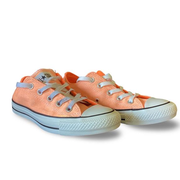 Converse Unisex Chuck Taylor Low Top Canvas Sneakers - Picture 1 of 7